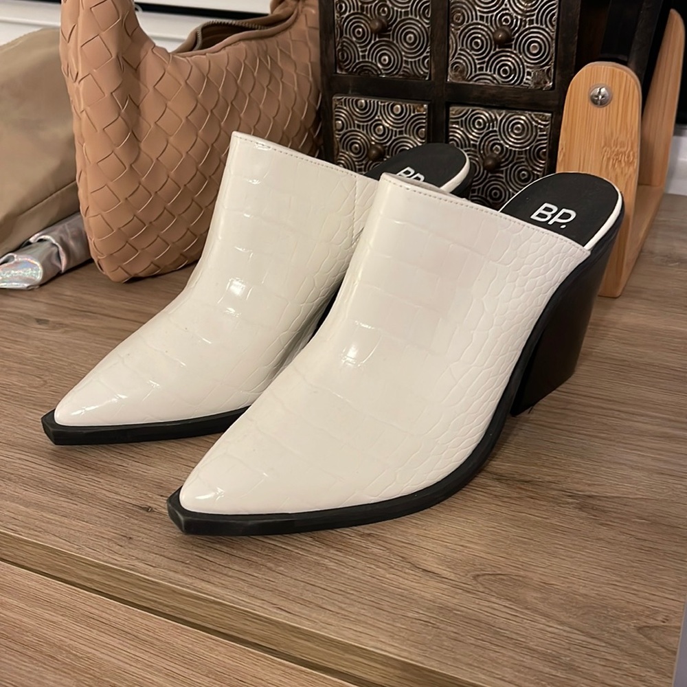 BP WHITE BOOTIE